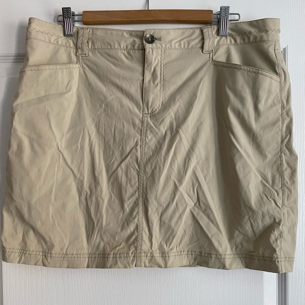 Eddie Bauer Ladies Beige Skort